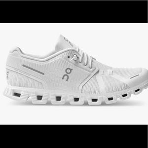 All white on cloud tennis shoes
